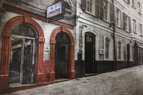 Photo of Russell Stuart Photo of Russell Stuart